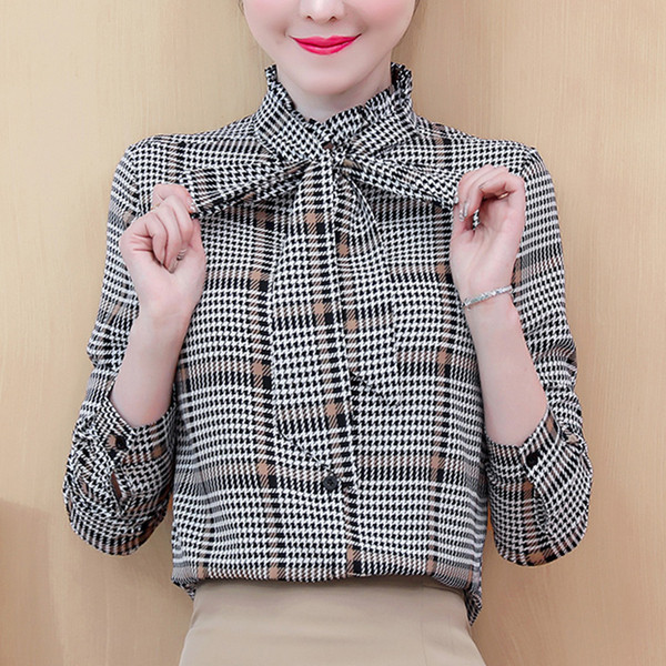 Kockás női ing magas gallérral és fűzővel