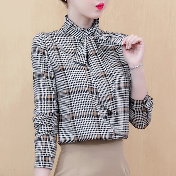 Kockás női ing magas gallérral és fűzővel