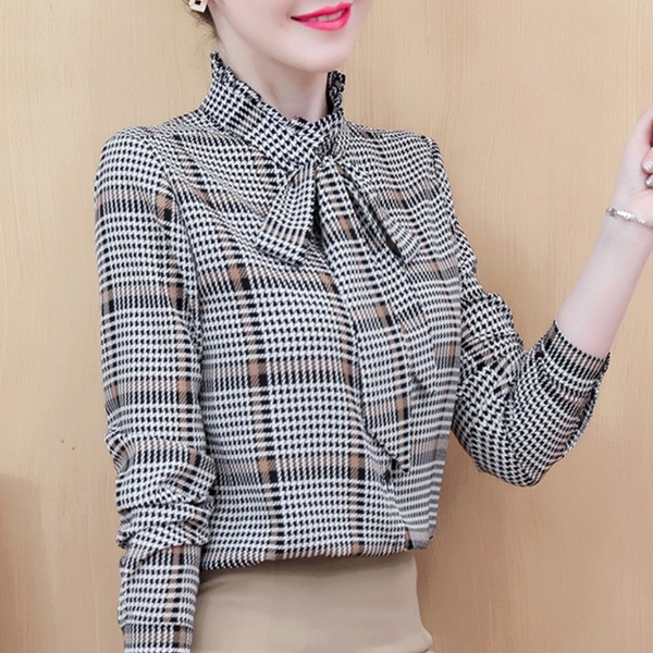 Kockás női ing magas gallérral és fűzővel