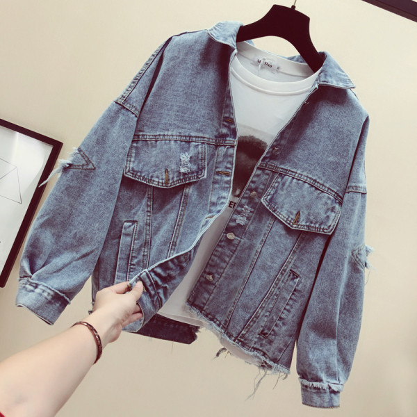 Tavaszi női farmerdzseki gombokkal