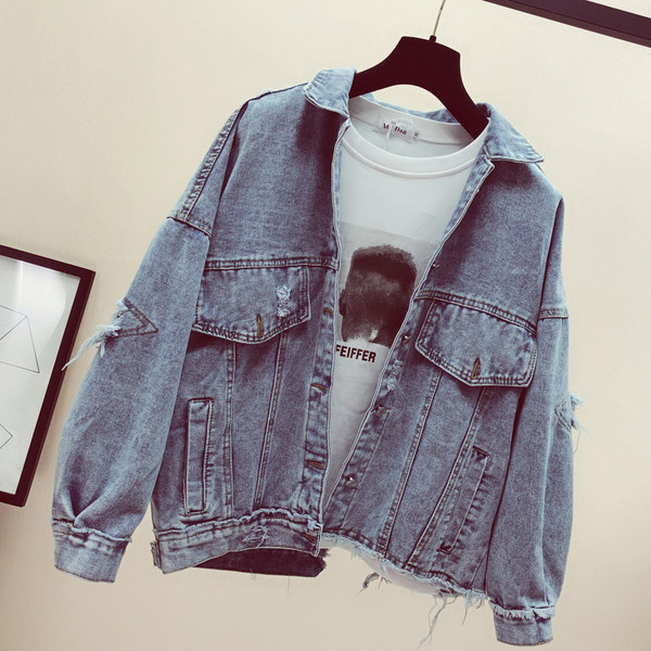 Tavaszi női farmerdzseki gombokkal