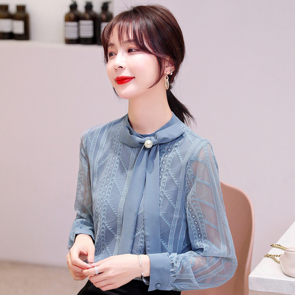 Stílusos női ing szalaggal, hímzéssel és hosszú ujjal