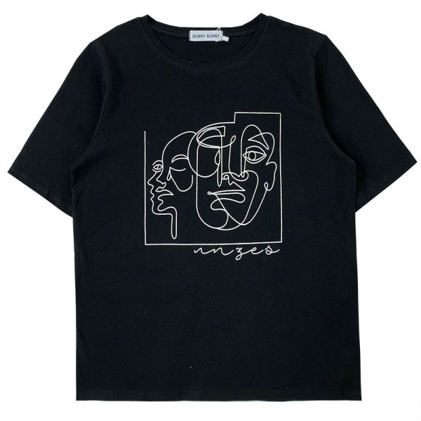 Széles női póló rövid ujjal és mintával