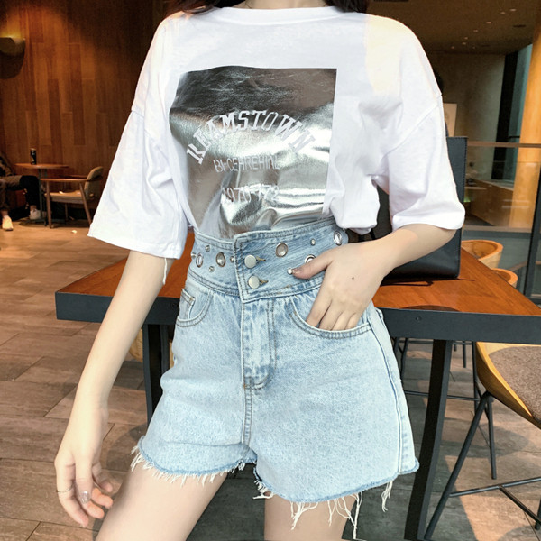 Női rövid farmer magas derékkal, fém elemekkel