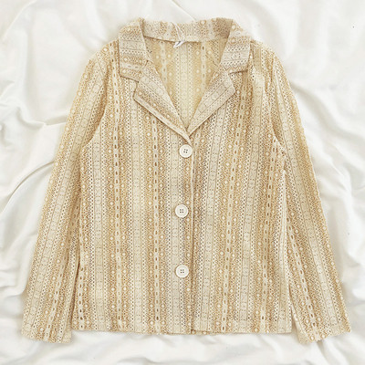 Ženska čipkasta košulja sa špic izrezom i gumbima