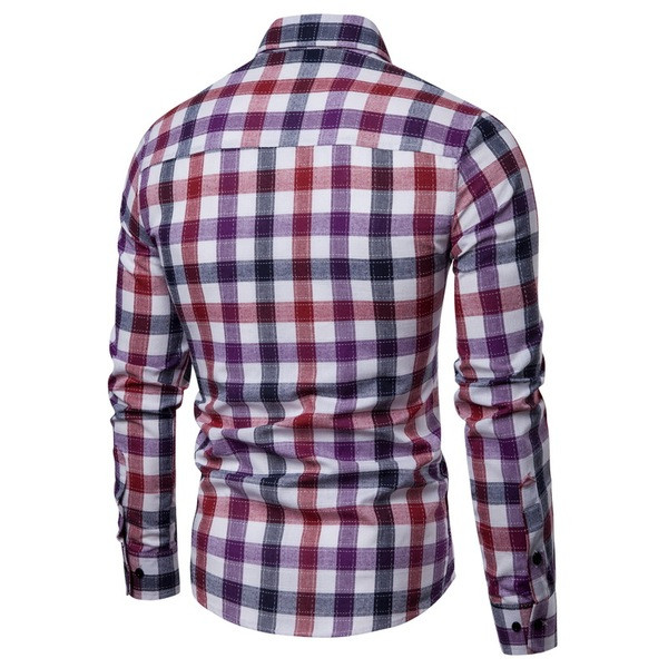 Modern, hétköznapi férfi kockás ing klasszikus gallérral és hosszú ujjal
