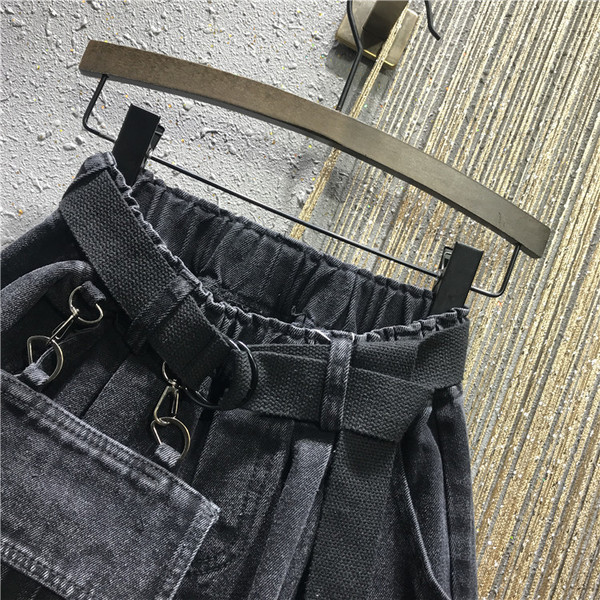 Model nou de pantaloni scurti de dama cu curea si buzunar