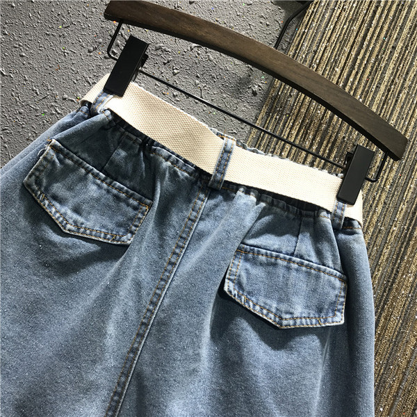 Model nou de pantaloni scurti de dama cu curea si buzunar