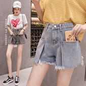 Női alkalmi rövidnadrág szakadt mintával és zsebekkel