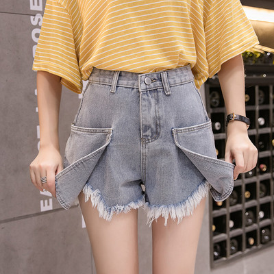 Női alkalmi rövidnadrág szakadt mintával és zsebekkel