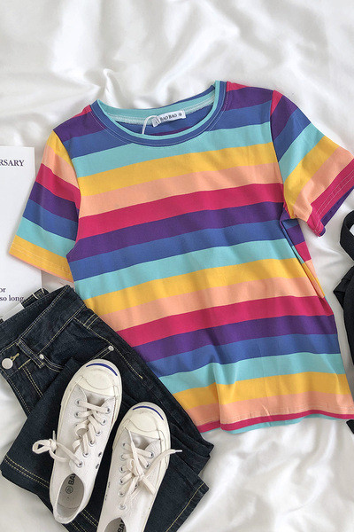 Dámske viacfarebné pruhované tričko s krátkym rukávom