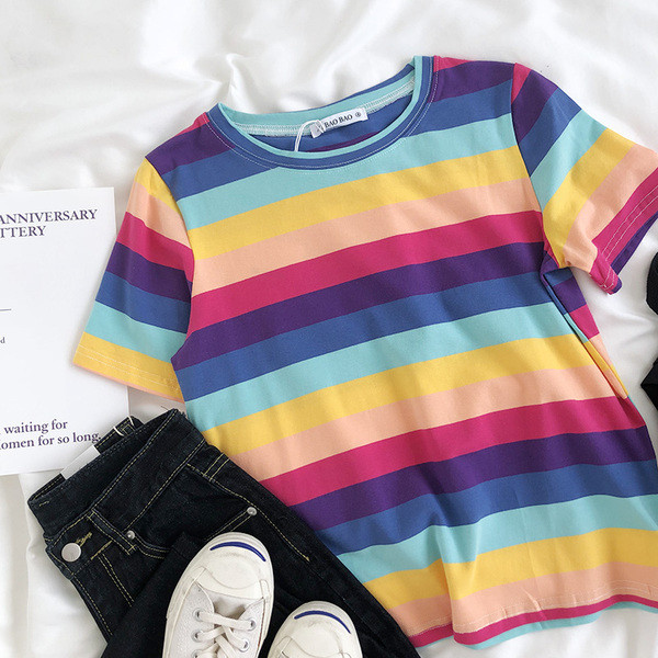 Dámske viacfarebné pruhované tričko s krátkym rukávom