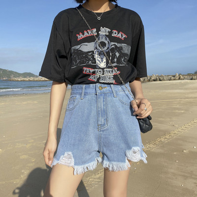 Pantaloni scurți de damă cu motive rupte și curea