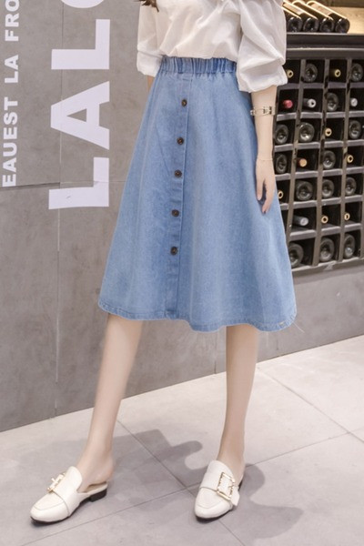 Női farmerszoknya gombokkal, magas derékkal - kivágott modell