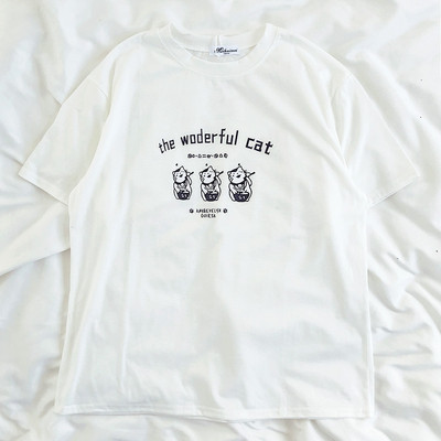 Бяла дамска тениска с къс ръкав и щампа 