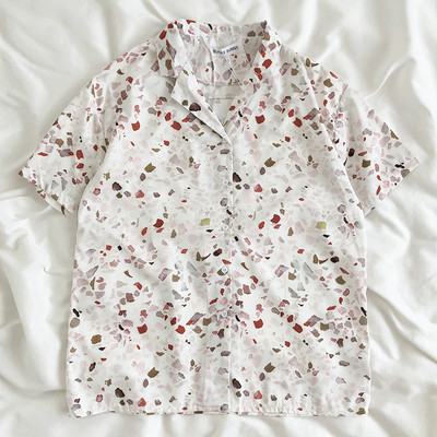 Ежедневна дамска риза с шпиц деколте и къс ръкав