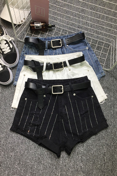 Pantaloni scurți de damă cu curea