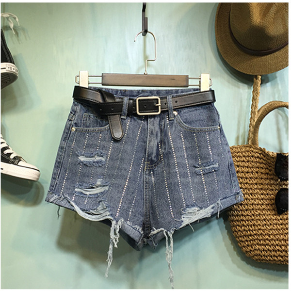 Pantaloni scurți de damă cu curea