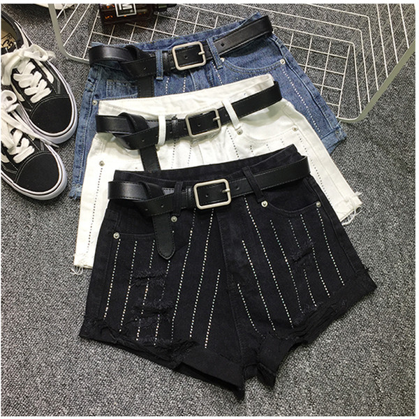 Pantaloni scurți de damă cu curea