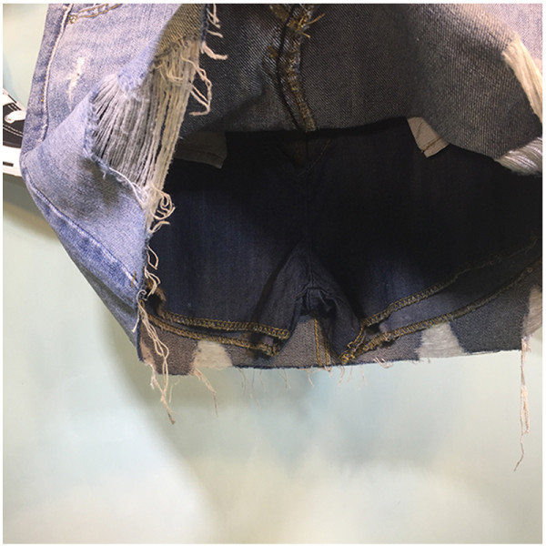 Női farmerszoknya, magas derékkal, szakadt motívumokkal