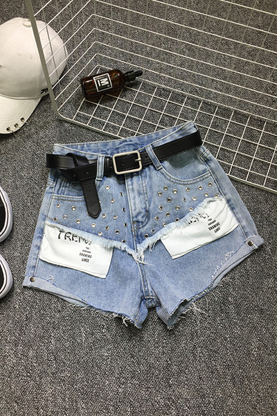 Női rövidnadrág magas derékkal, fém szegecsekkel