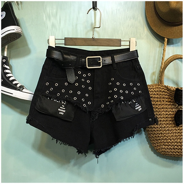 Női rövidnadrág magas derékkal, fém szegecsekkel