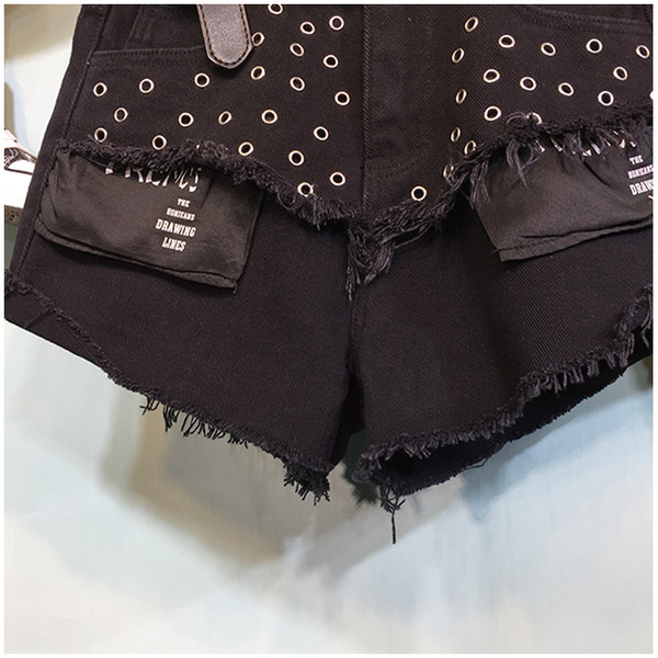 Női rövidnadrág magas derékkal, fém szegecsekkel