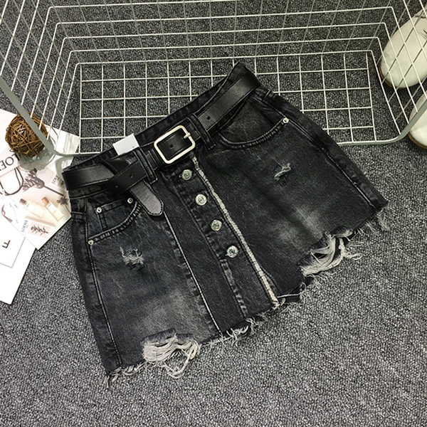 Ženske kratke traperice s poderanim motivima i gumbima