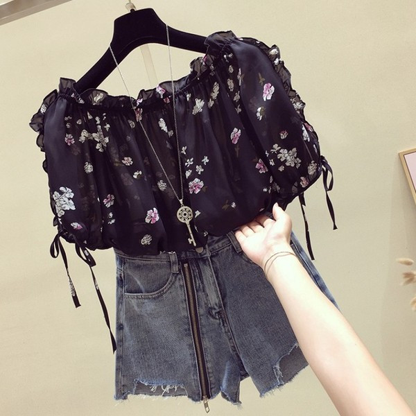 Modern női blúz virágmintával és ovális nyakkivágással