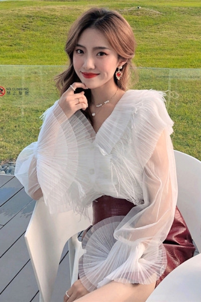 Camasa de dama model nou cu maneci si nasturi din tul