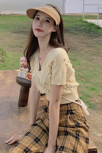 Kratka bluza sa špic izrezom od tankog pletiva