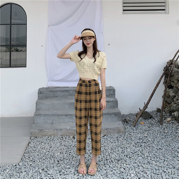 Kratka bluza sa špic izrezom od tankog pletiva