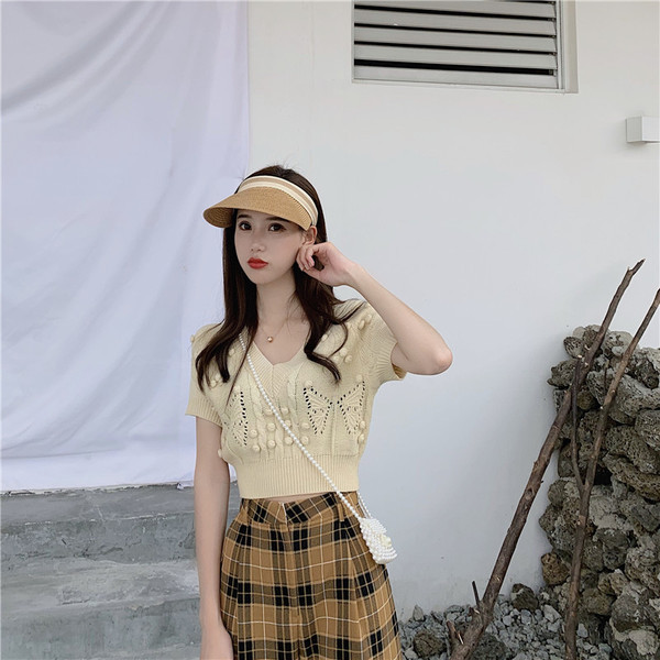 Kratka bluza sa špic izrezom od tankog pletiva