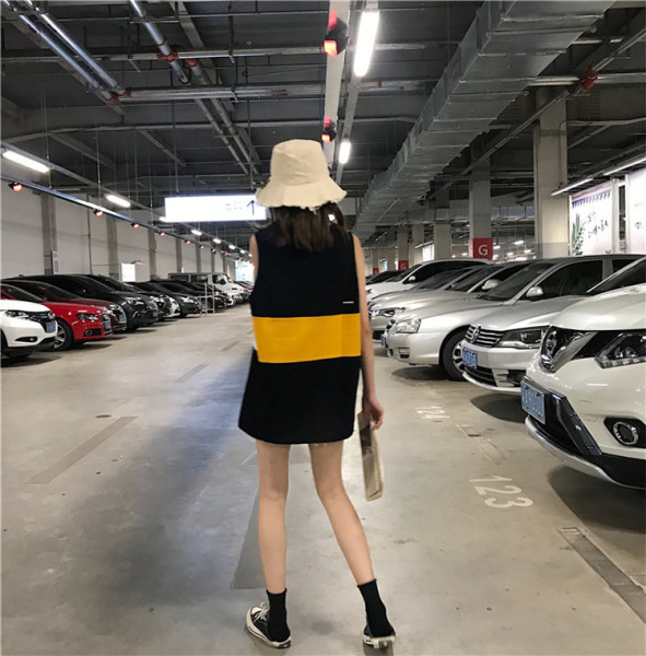 Sieviešu sporta-ikdienišķa plata tanktops ar uzrakstu