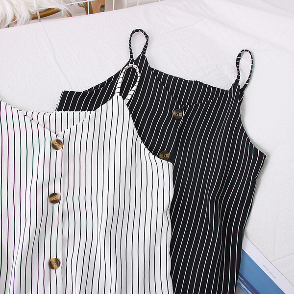 Maieu de damă în dungi, cu nasturi și decolteu spitz