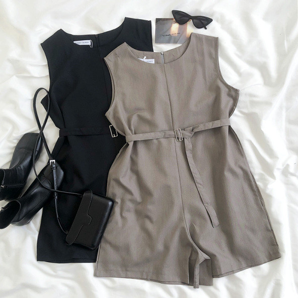 Salopeta de dama moderna cu centura in talie