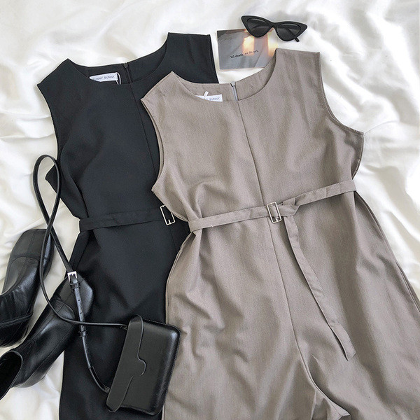 Salopeta de dama moderna cu centura in talie