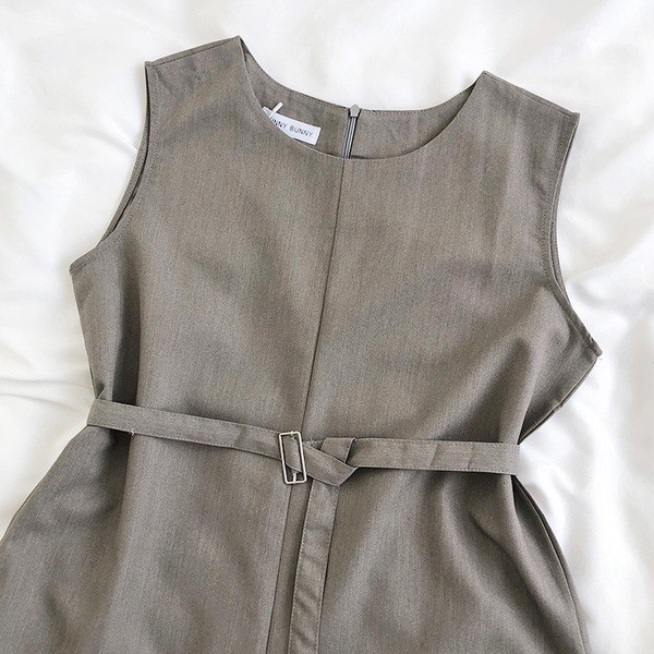 Salopeta de dama moderna cu centura in talie