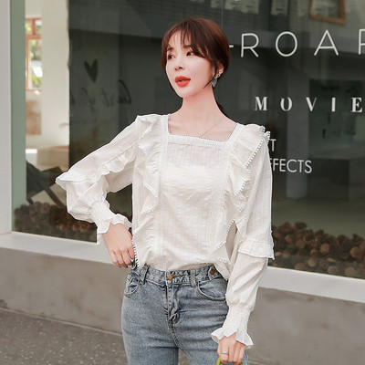 Stílusos női ing négyzet alakú nyakkivágással és gumírozással az ujjakon