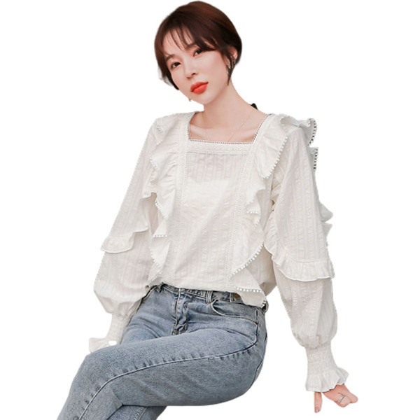 Stílusos női ing négyzet alakú nyakkivágással és gumírozással az ujjakon