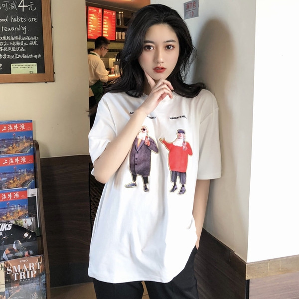 Női széles póló rövid ujjal és rátéttel