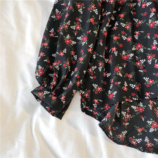 Tavaszi női ing nyakkendővel és virágmintával