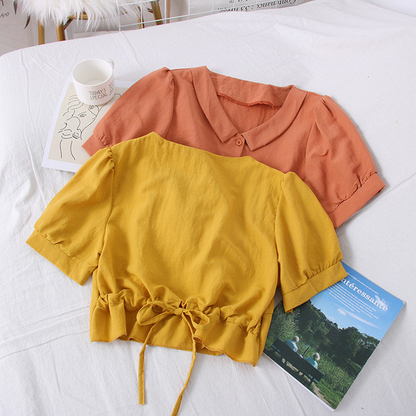 Modern rövid női ing rövid ujjal és gombokkal