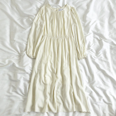 Hosszú női retro ruha ovális nyakkivágással