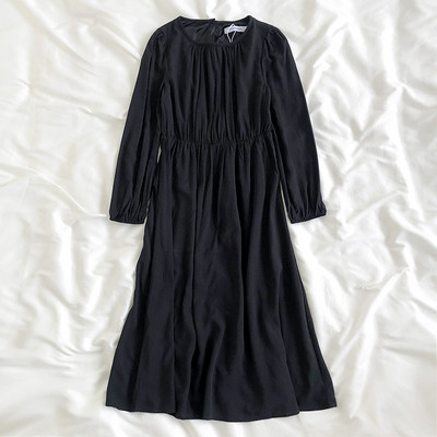 Hosszú női retro ruha ovális nyakkivágással