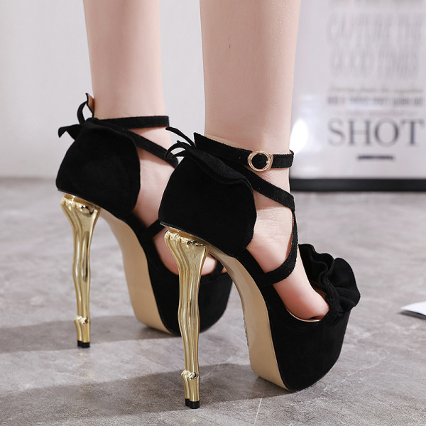 Stílusos női szandál magas, 15,5 cm-es sarokkal, csattal