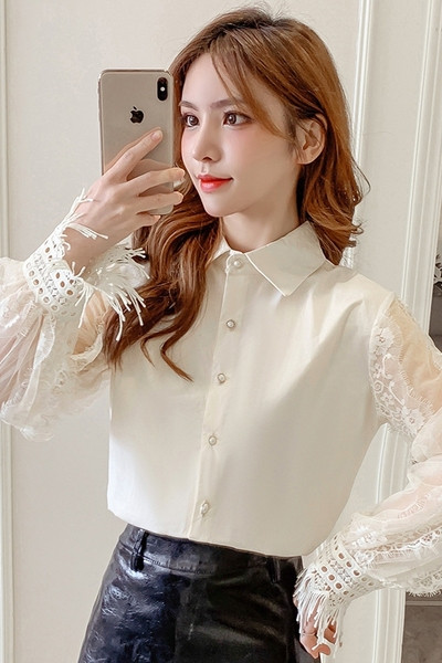 Stílusos női ing csipkével és gombokkal