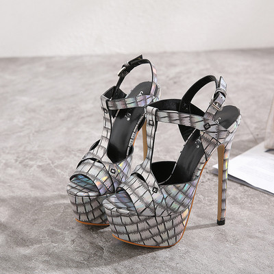 ÚJ modell női magassarkú cipő csattal és mintával