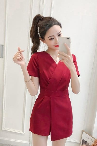 Alkalmi női jumpsuit rövid ujjal és spitz nyakkivágással