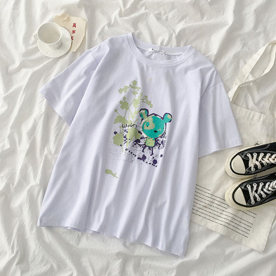 Пролетна дамска тениска с апликация и обло деколте